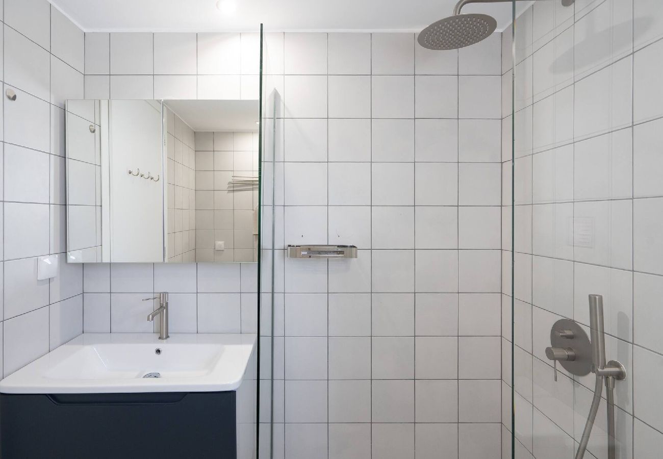 Apartment in Athens - Bright 2BR Apartment By Metro Near Acropolis