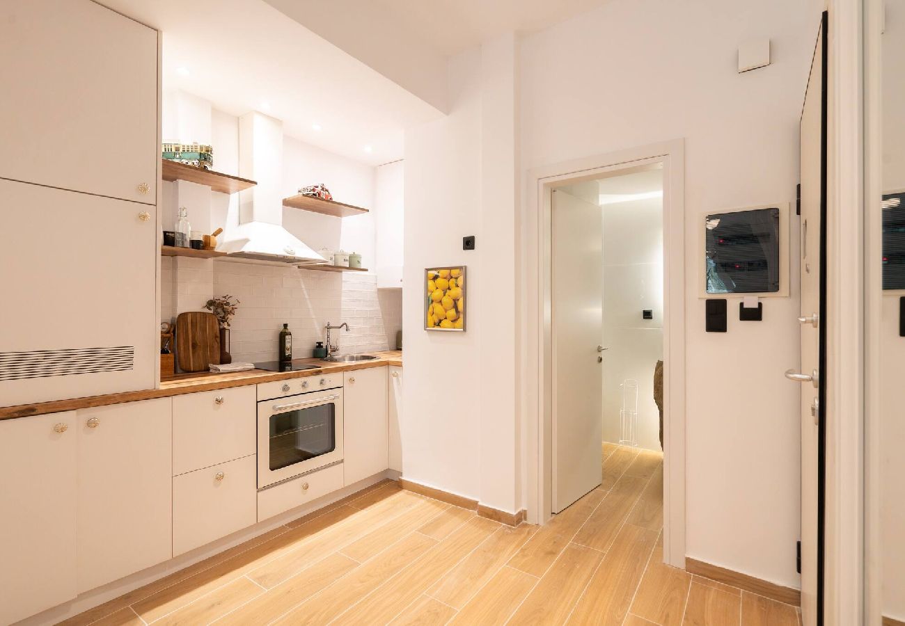 Apartment in Athens - 1BR Stylish Apt 20 Minutes from Acropolis