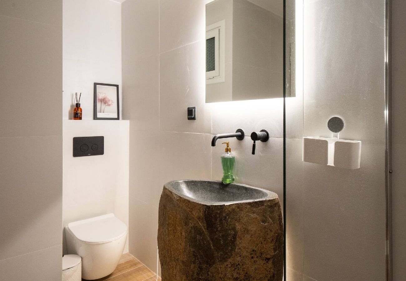 Apartment in Athens - 1BR Stylish Apt 20 Minutes from Acropolis