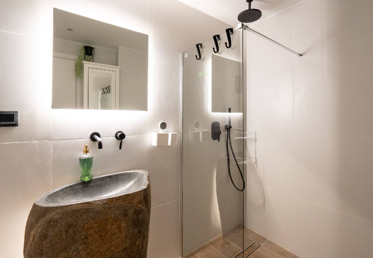Apartment in Athens - 1BR Stylish Apt 20 Minutes from Acropolis