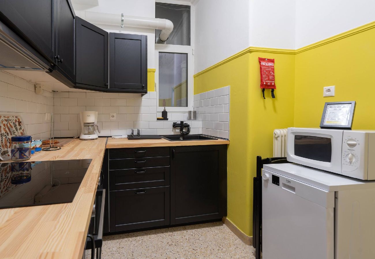 Apartment in Athens - Spacious & Retro 1BR · Big Balcony · 10' To Metro