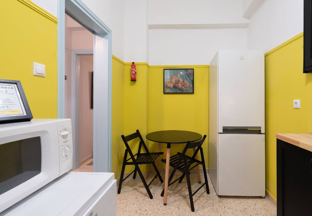 Apartment in Athens - Spacious & Retro 1BR · Big Balcony · 10' To Metro