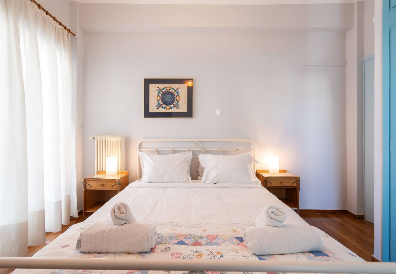 Apartment in Athens - Spacious & Retro 1BR · Big Balcony · 10' To Metro