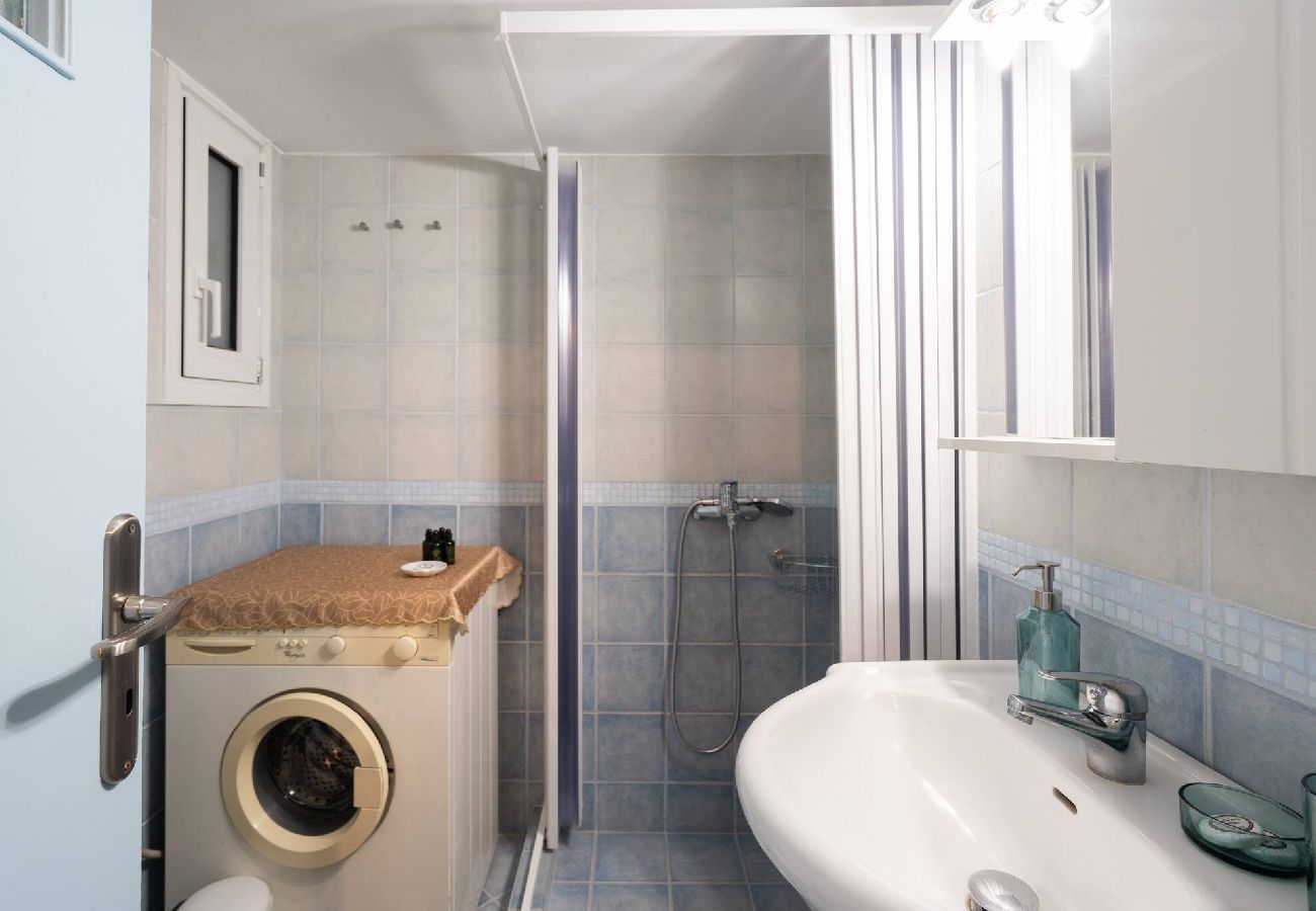 Apartment in Athens - Spacious & Retro 1BR · Big Balcony · 10' To Metro