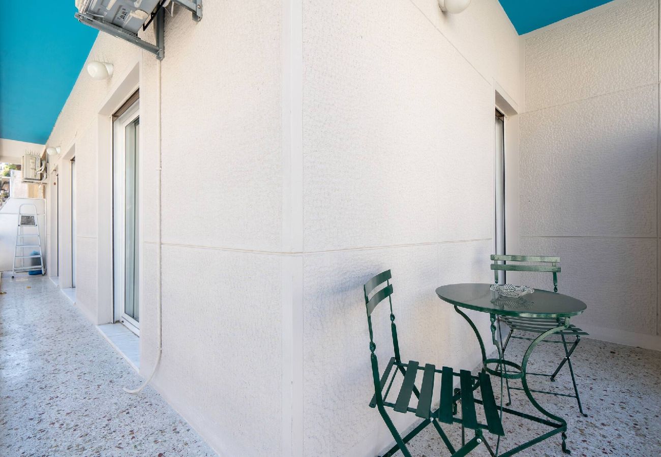 Apartment in Athens - Spacious & Retro 1BR · Big Balcony · 10' To Metro