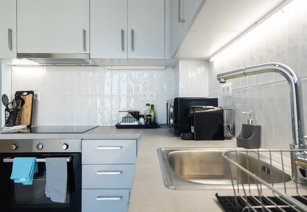 Apartment in Athens - 1BR Spacious Apt | Near Metro | Beautiful View