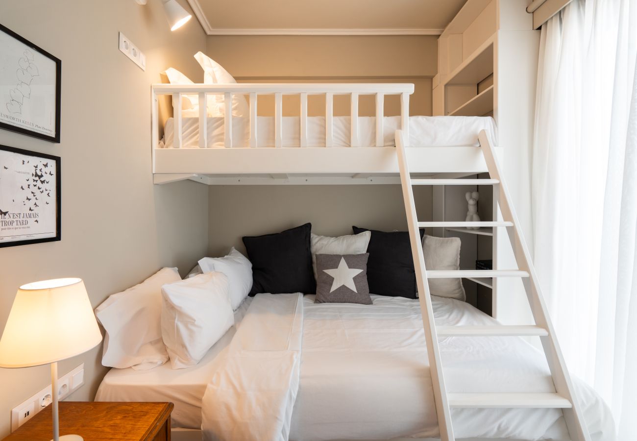 Apartment in Athens - Luxury Petralona Penthouse | Sleeps 7 | Near Metro