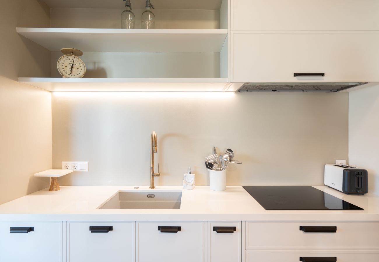 Apartment in Athens - Luxury Petralona Penthouse | Sleeps 7 | Near Metro