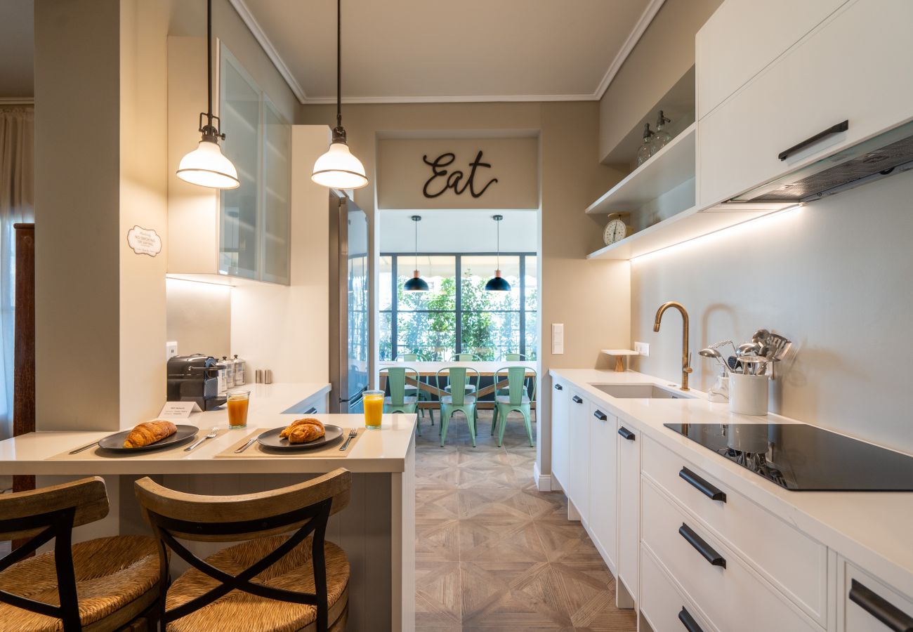 Apartment in Athens - Luxury Petralona Penthouse | Sleeps 7 | Near Metro