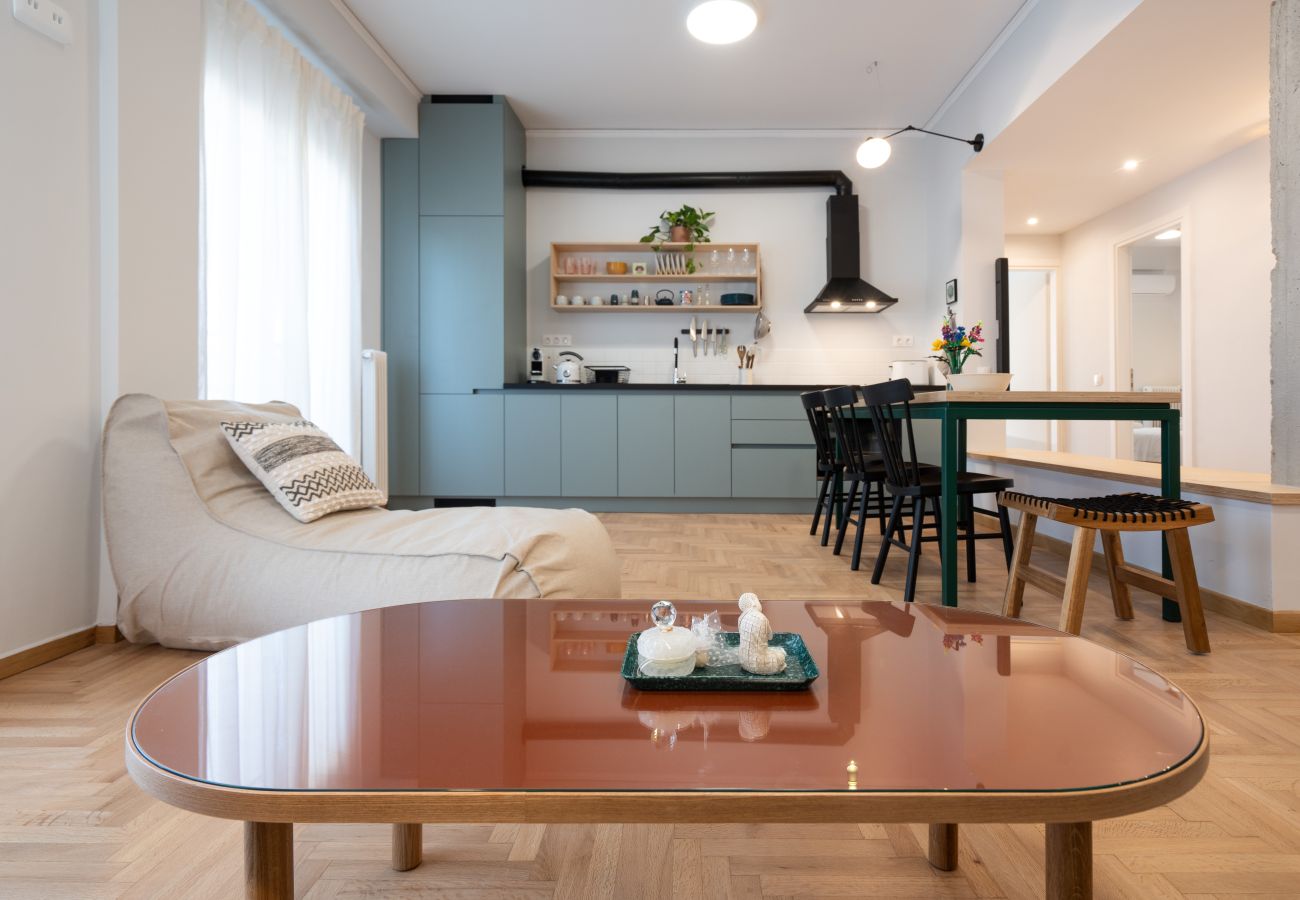 Apartment in Athens - 3BR Home Theater Apt with Projector & JBL sound