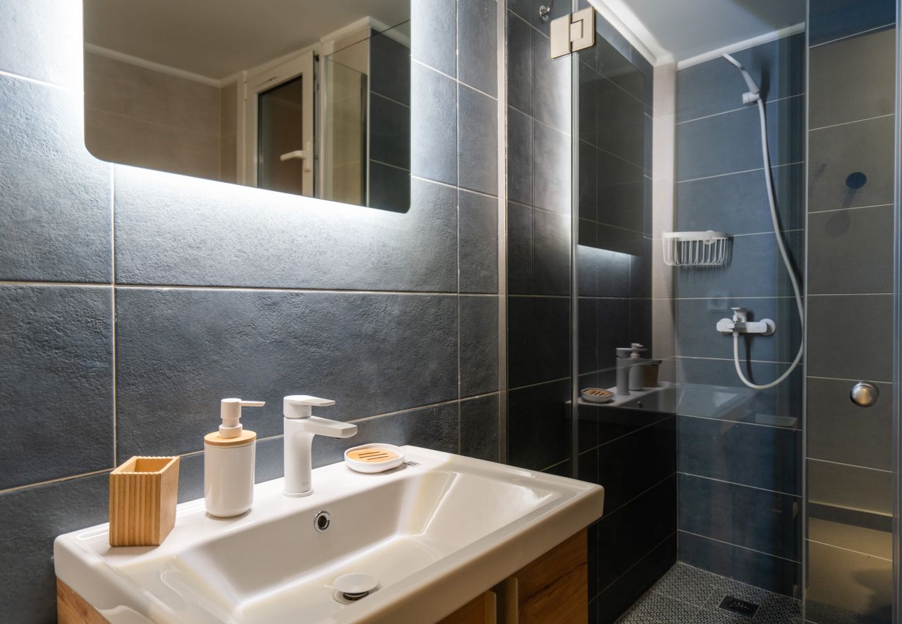 Apartment in Athens - 2BR Retro-Modern Apt | 15' To Acropolis