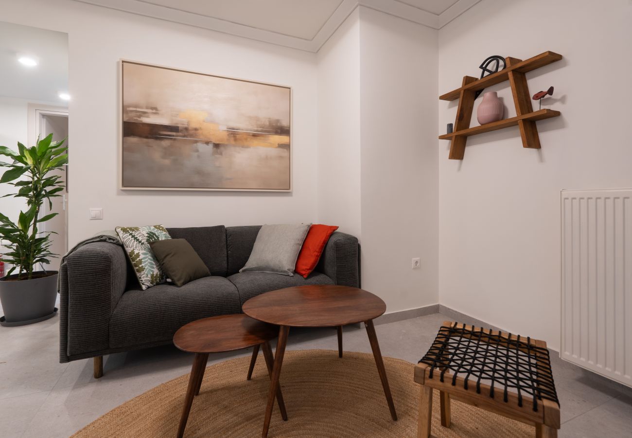 Apartment in Athens - Acropolis walk • Private Patio Gem w/Rooftop