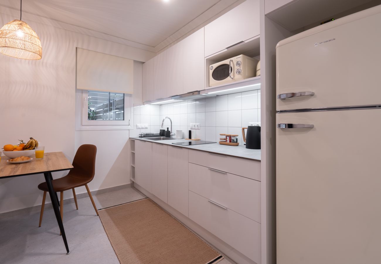Apartment in Athens - Acropolis walk • Private Patio Gem w/Rooftop
