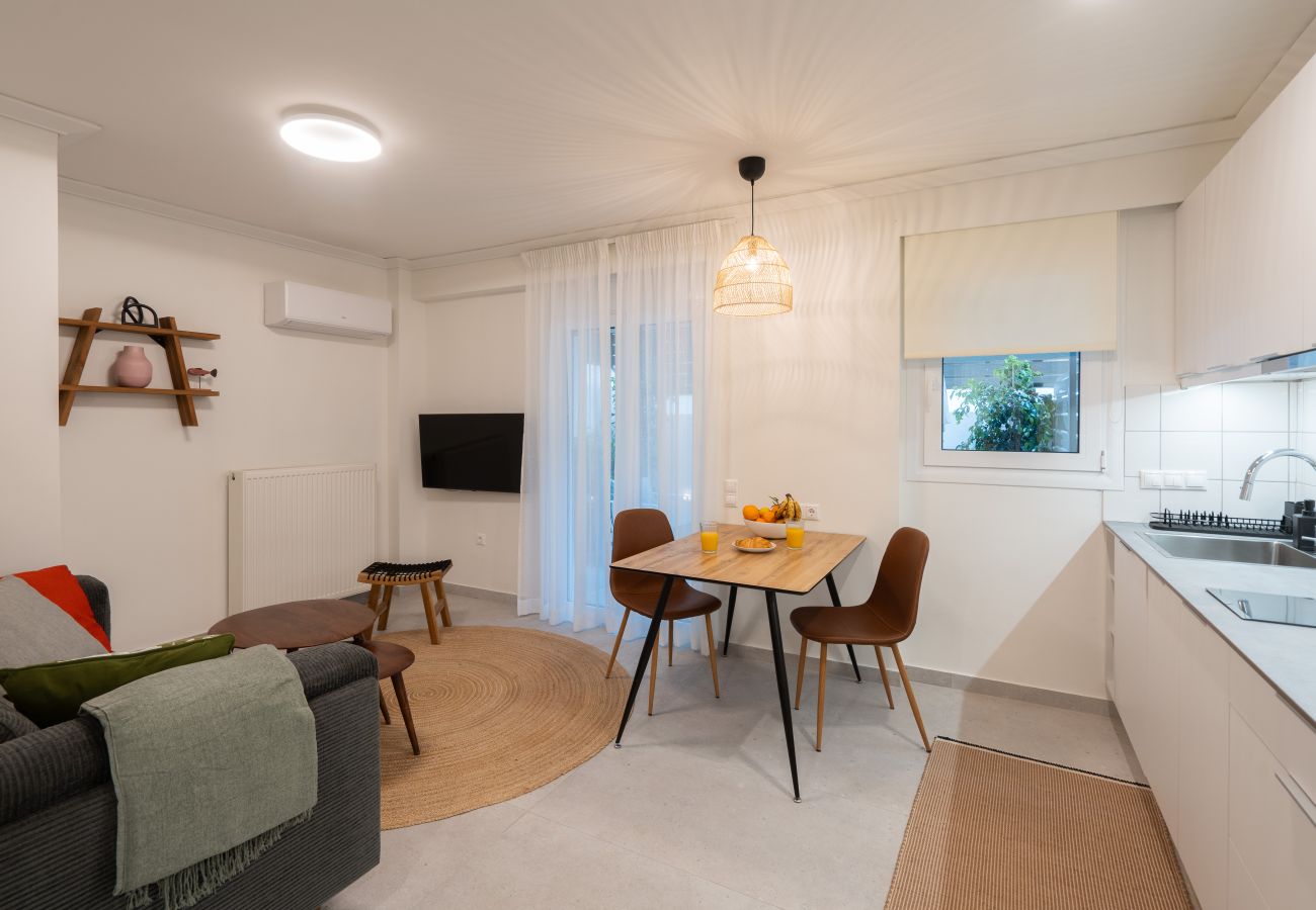 Apartment in Athens - Acropolis walk • Private Patio Gem w/Rooftop