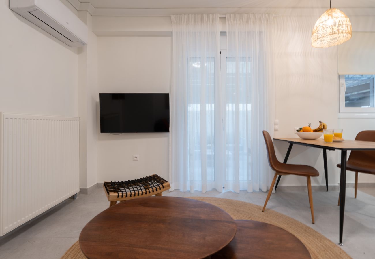 Apartment in Athens - Acropolis walk • Private Patio Gem w/Rooftop