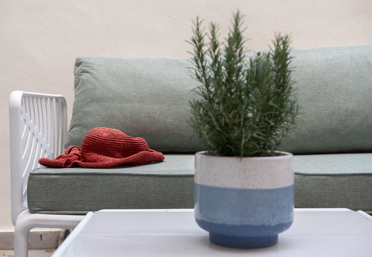 Apartment in Athens - Acropolis walk • Private Patio Gem w/Rooftop