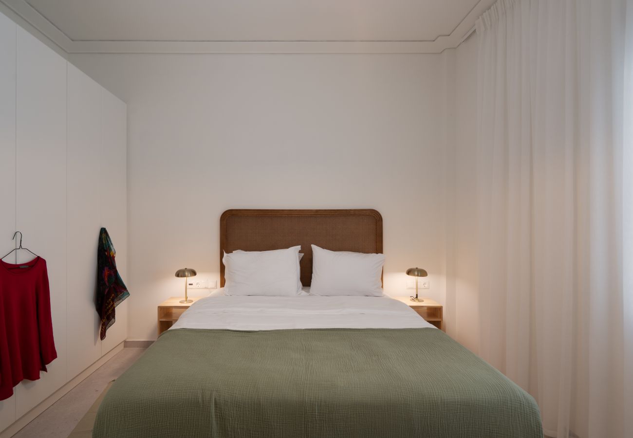 Apartment in Athens - Acropolis Walk • Starlink • Sunset Rooftop