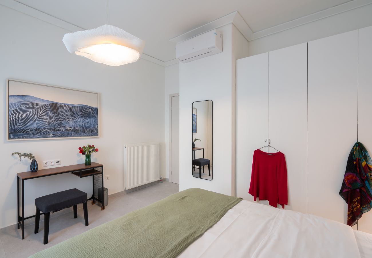 Apartment in Athens - Acropolis Walk • Starlink • Sunset Rooftop