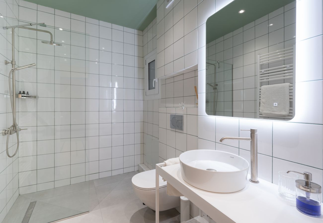 Apartment in Athens - Koukaki Life: Starlink, Rooftop, Near Acropolis
