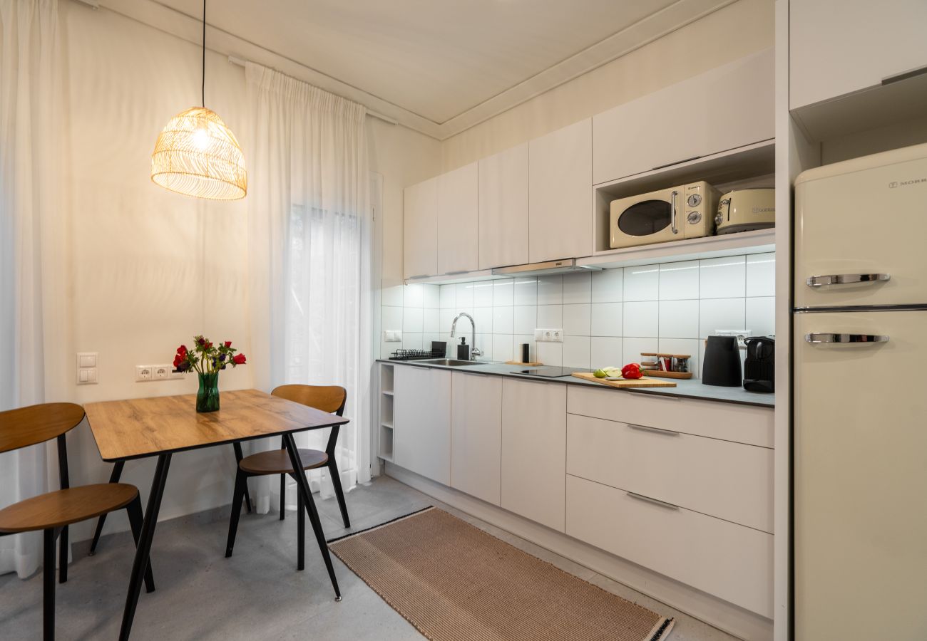 Apartment in Athens - Koukaki Life: Starlink, Rooftop, Near Acropolis