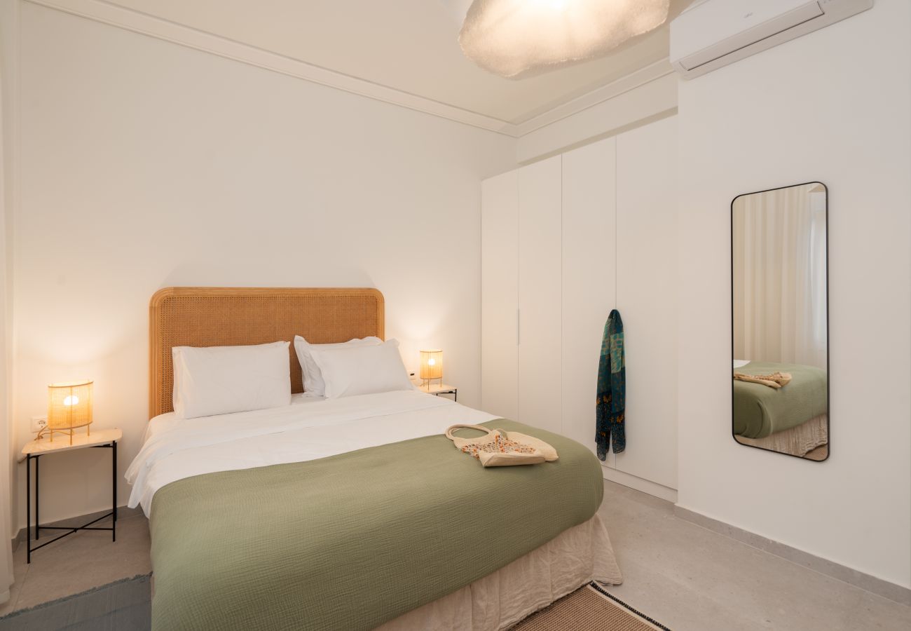 Apartment in Athens - Koukaki Life: Starlink, Rooftop, Near Acropolis