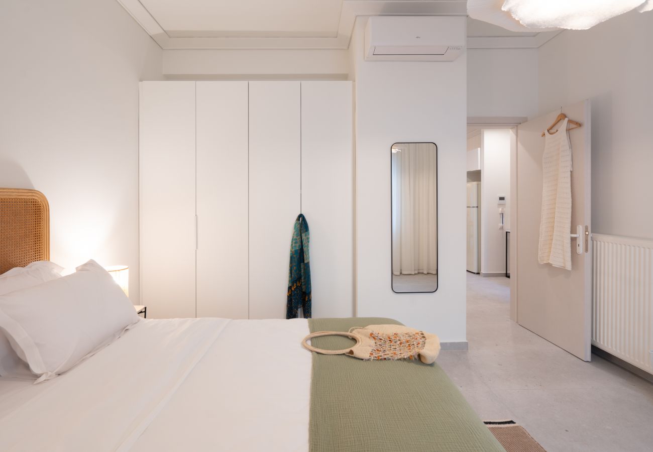Apartment in Athens - Koukaki Life: Starlink, Rooftop, Near Acropolis
