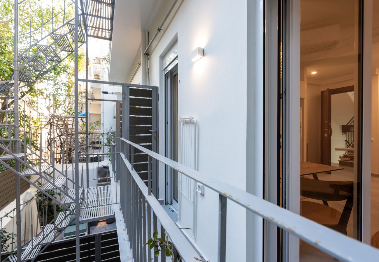 Apartment in Athens - Koukaki Life: Starlink, Rooftop, Near Acropolis