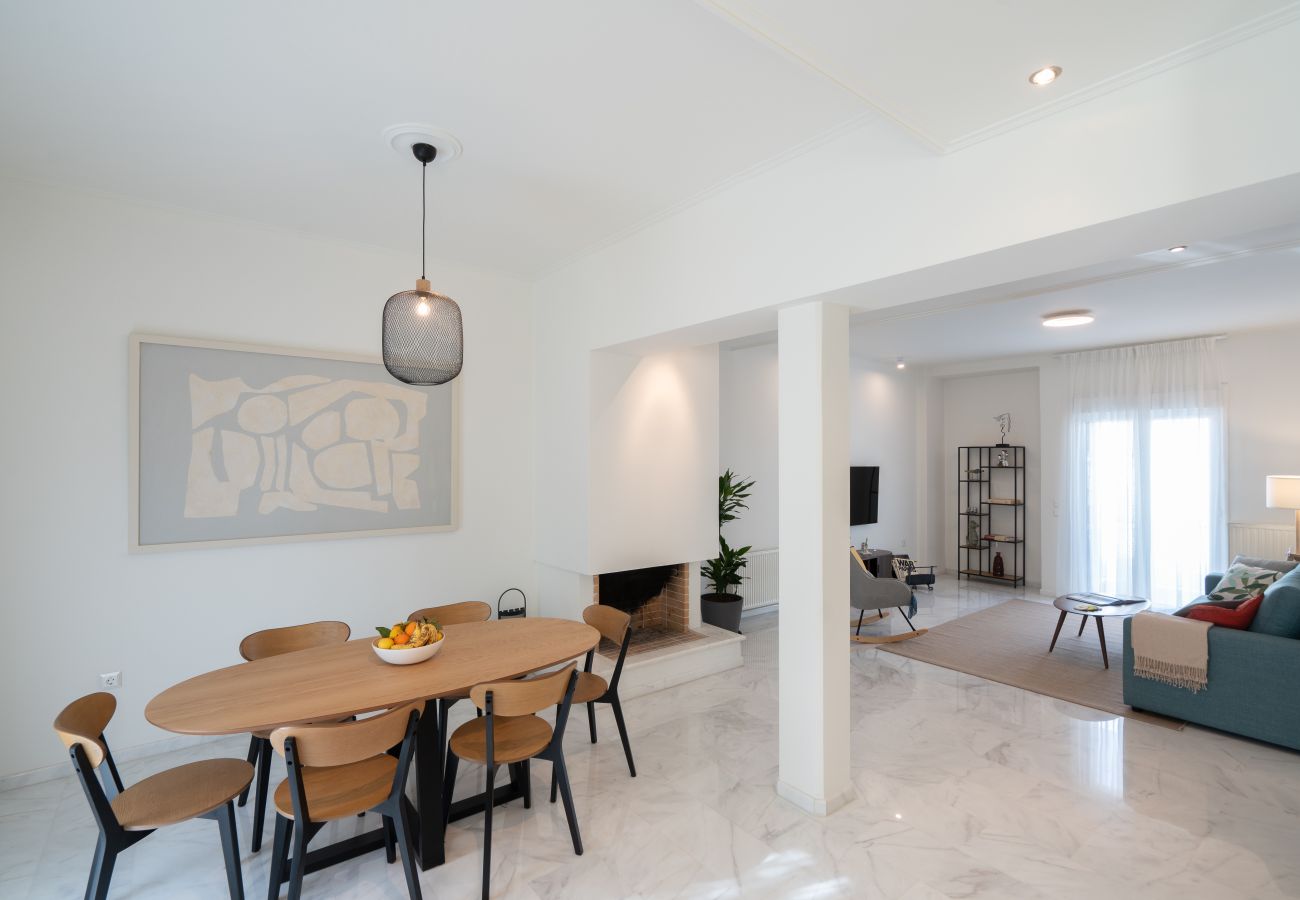 Apartment in Athens - 2BR Gem | Near Acropolis & Metro | Rooftop Views