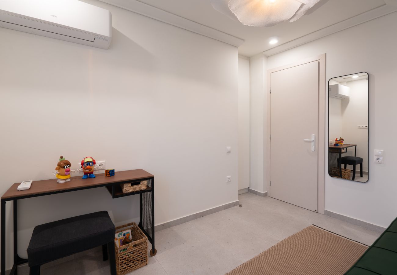 Apartment in Athens - Bright Spacious 3BR/2BA near Acropolis | Rooftop