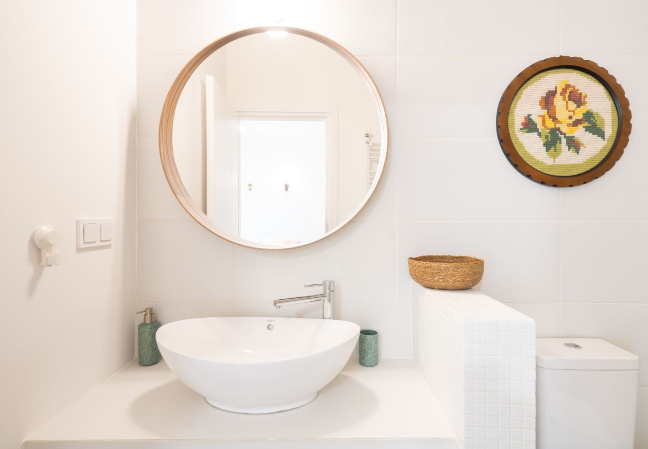 Apartment in Athens - 1BR Next to Metro | Modern Comfort