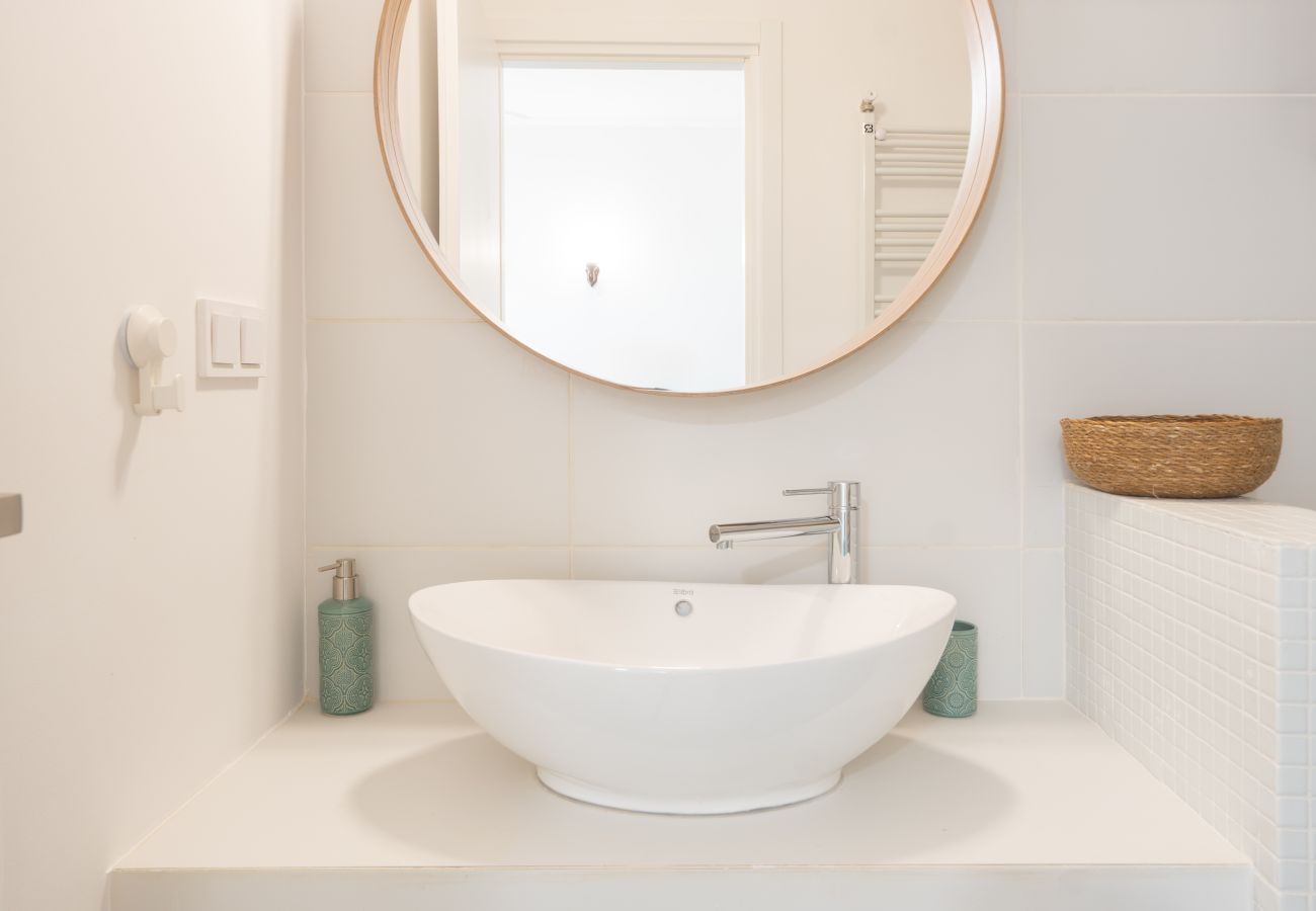 Apartment in Athens - 1BR Next to Metro | Modern Comfort