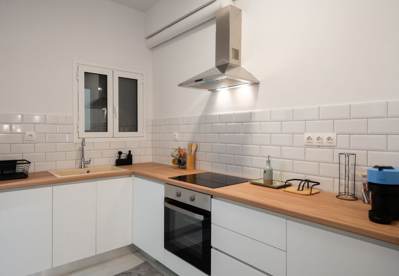 Apartment in Athens - Spacious | Modern 2BR Near Kalimarmaro | Pagkrati