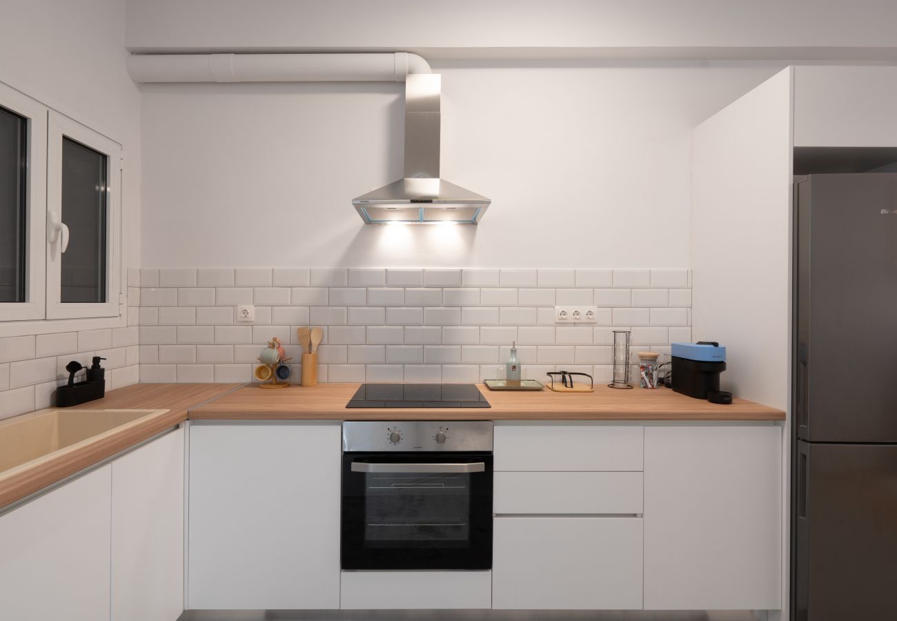 Apartment in Athens - Spacious | Modern 2BR Near Kalimarmaro | Pagkrati