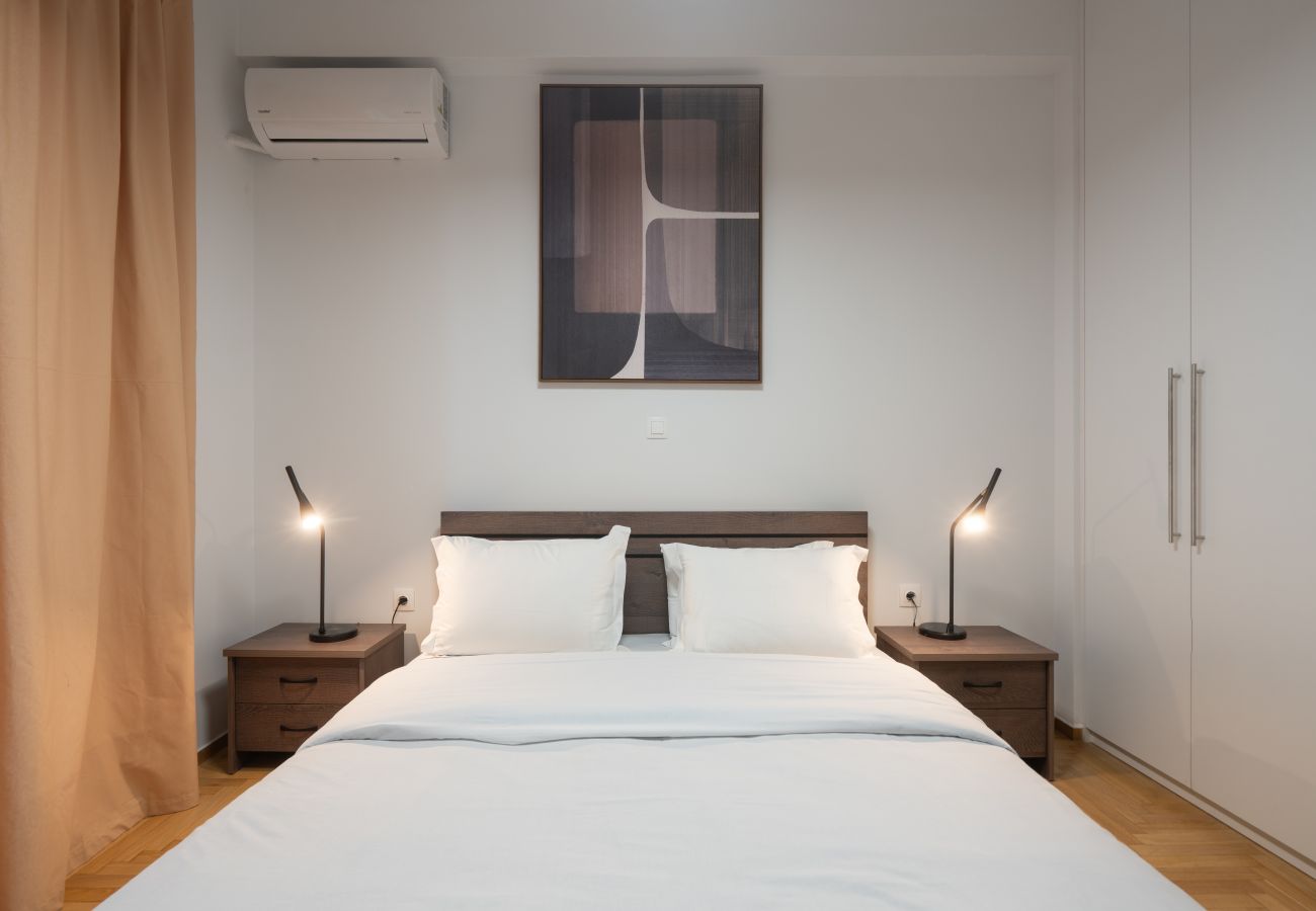 Apartment in Athens - Spacious | Modern 2BR Near Kalimarmaro | Pagkrati