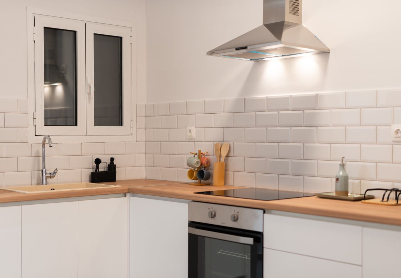 Apartment in Athens - Spacious | Modern 2BR Near Kalimarmaro | Pagkrati