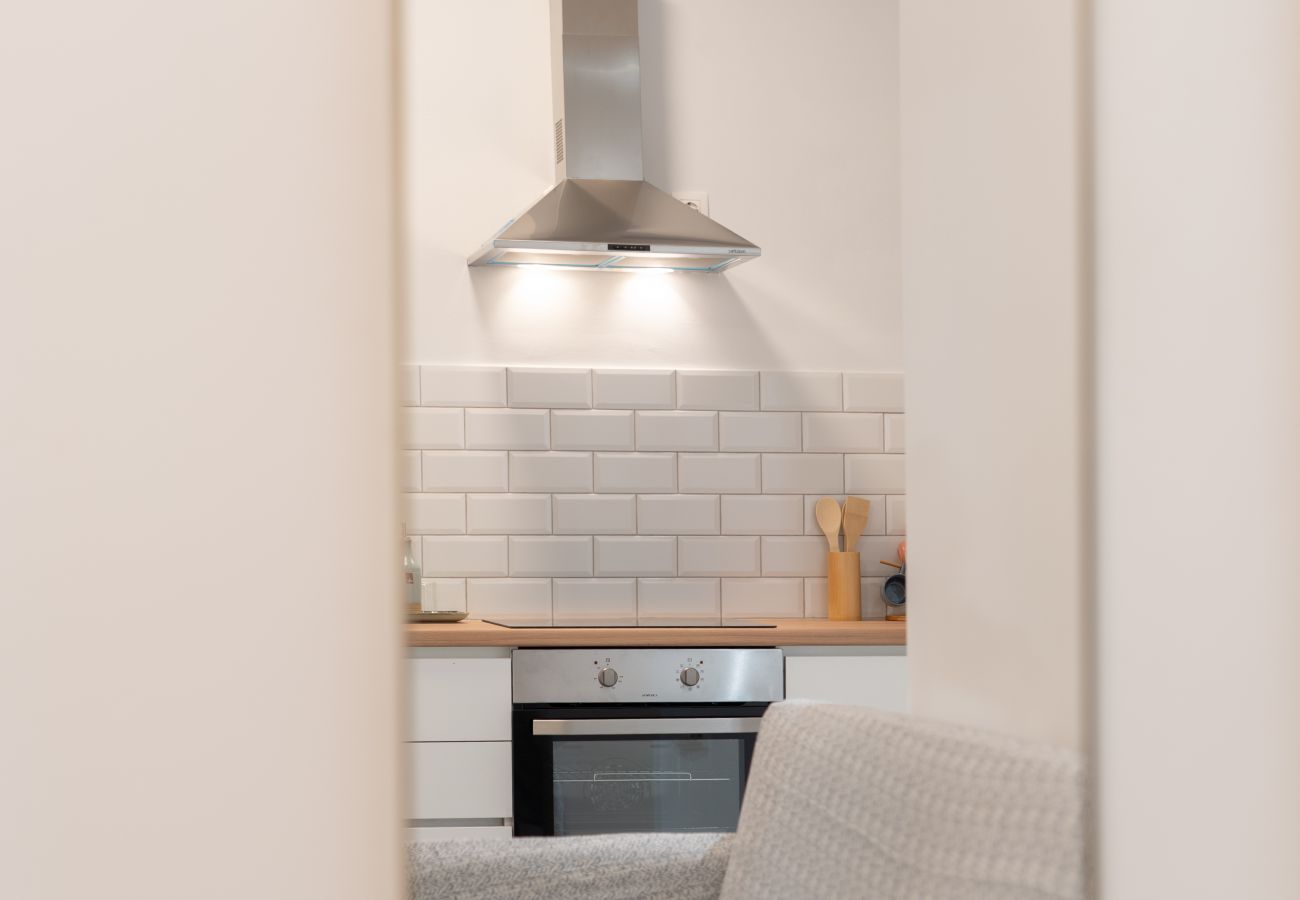 Apartment in Athens - Spacious | Modern 2BR Near Kalimarmaro | Pagkrati