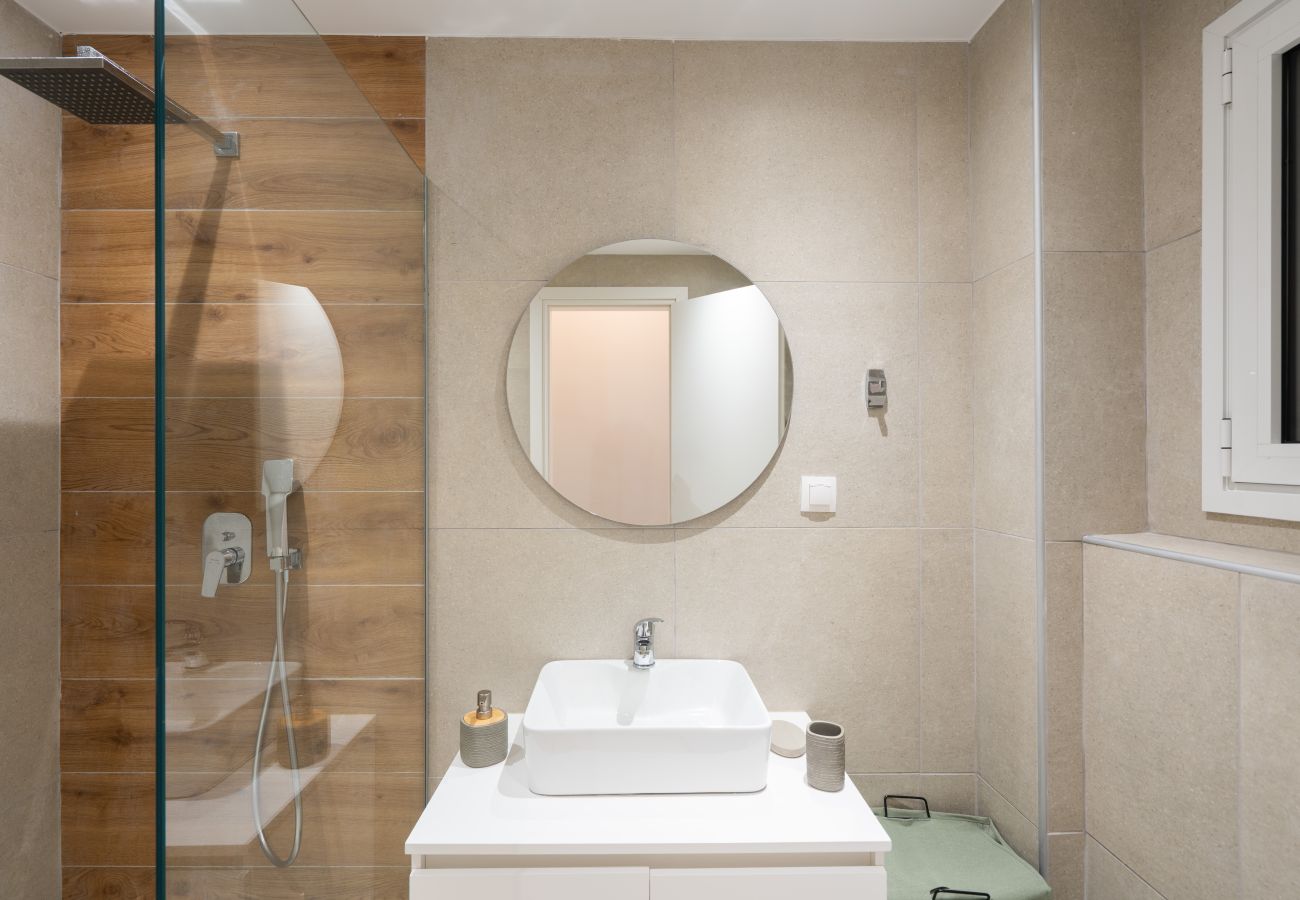 Apartment in Athens - Spacious | Modern 2BR Near Kalimarmaro | Pagkrati