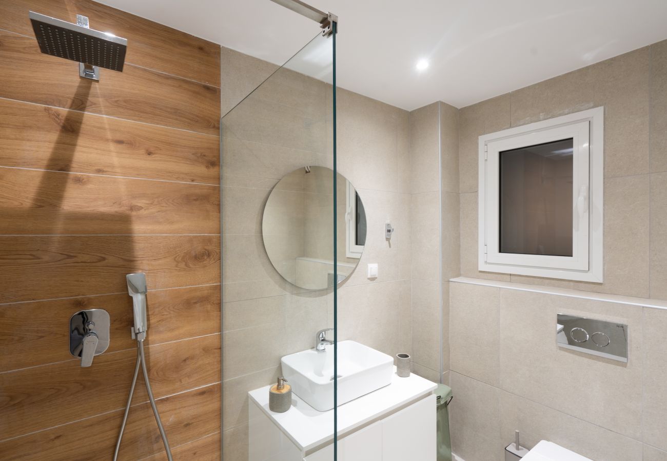 Apartment in Athens - Spacious | Modern 2BR Near Kalimarmaro | Pagkrati