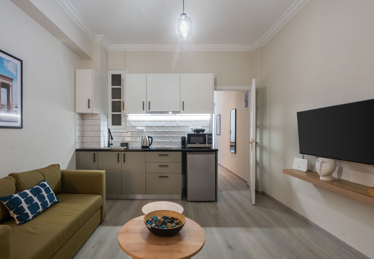 Apartment in Athens - 1BR Apt w/ Backyard in Plaka |10' From Acropolis