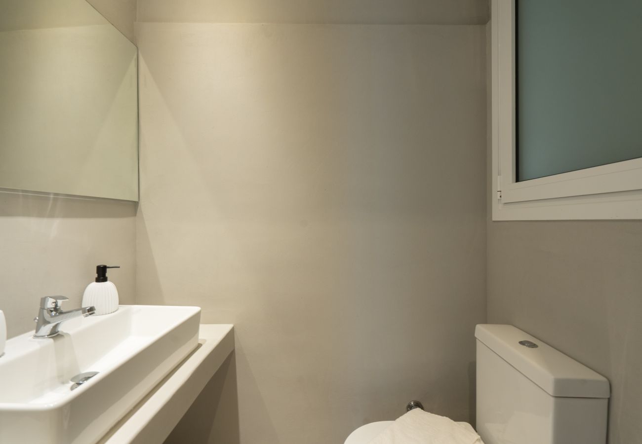 Apartment in Athens - 1BR Apt w/ Backyard in Plaka |10' From Acropolis