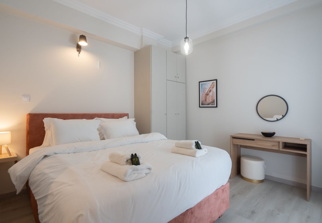 Apartment in Athens - 1BR Apt w/ Backyard in Plaka |10' From Acropolis