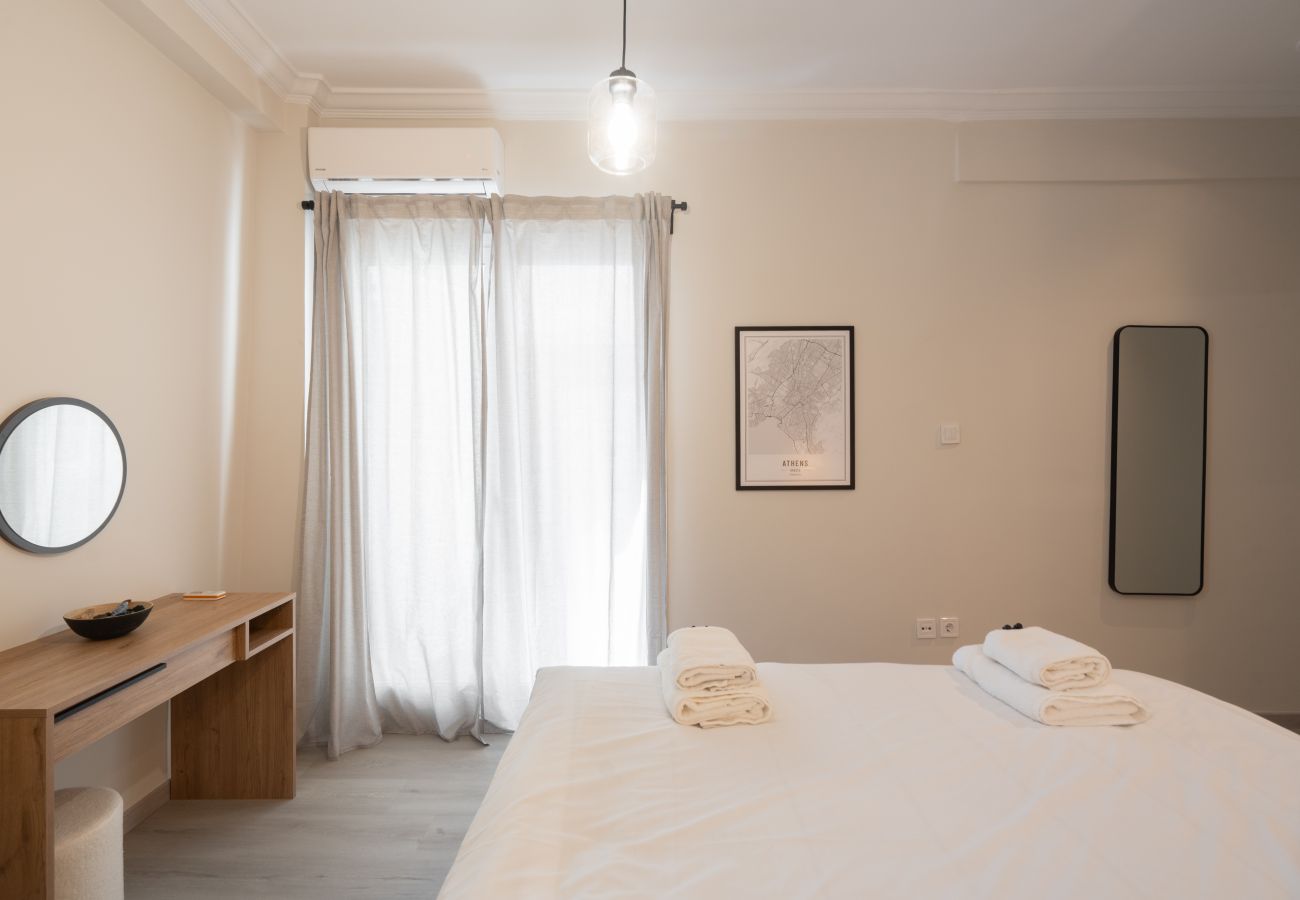 Apartment in Athens - 1BR Apt w/ Backyard in Plaka |10' From Acropolis
