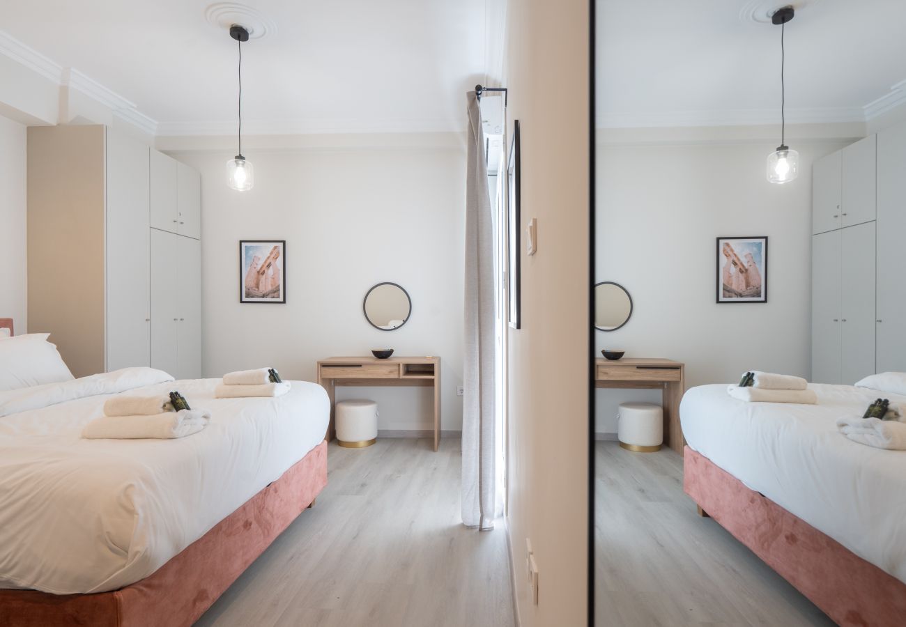 Apartment in Athens - 1BR Apt w/ Backyard in Plaka |10' From Acropolis