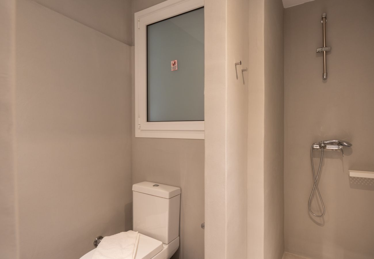 Apartment in Athens - 1BR Apt w/ Backyard in Plaka |10' From Acropolis