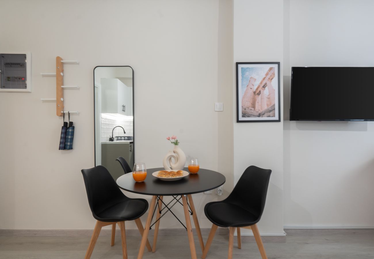 Apartment in Athens - Άνετο στούντιο στην Πλάκα | 10' από την Ακρόπολη