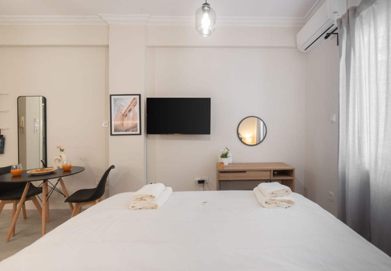 Apartment in Athens - Άνετο στούντιο στην Πλάκα | 10' από την Ακρόπολη