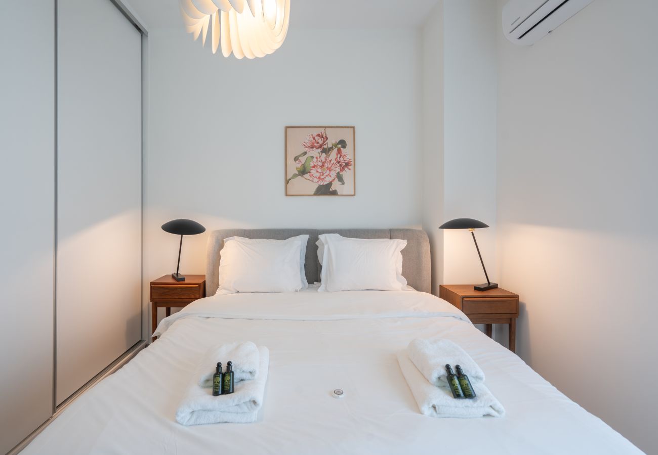 Apartment in Athens - 2BD Spacious Apt in Petralona Near Metro