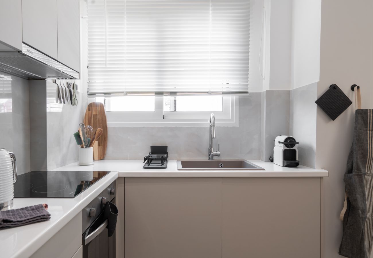 Apartment in Athens - 2BD Spacious Apt in Petralona Near Metro