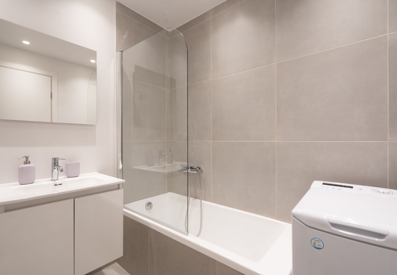Apartment in Athens - Spacious 2BR · Playroom Board Games · Family-Home