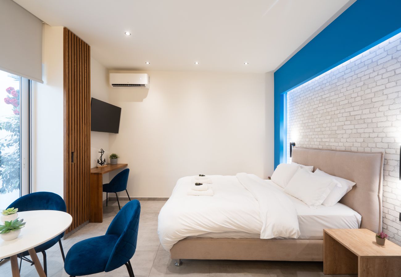 Apartment in Athens - Luxury Studio w/ Backyard Near Plaka & Acropolis 3